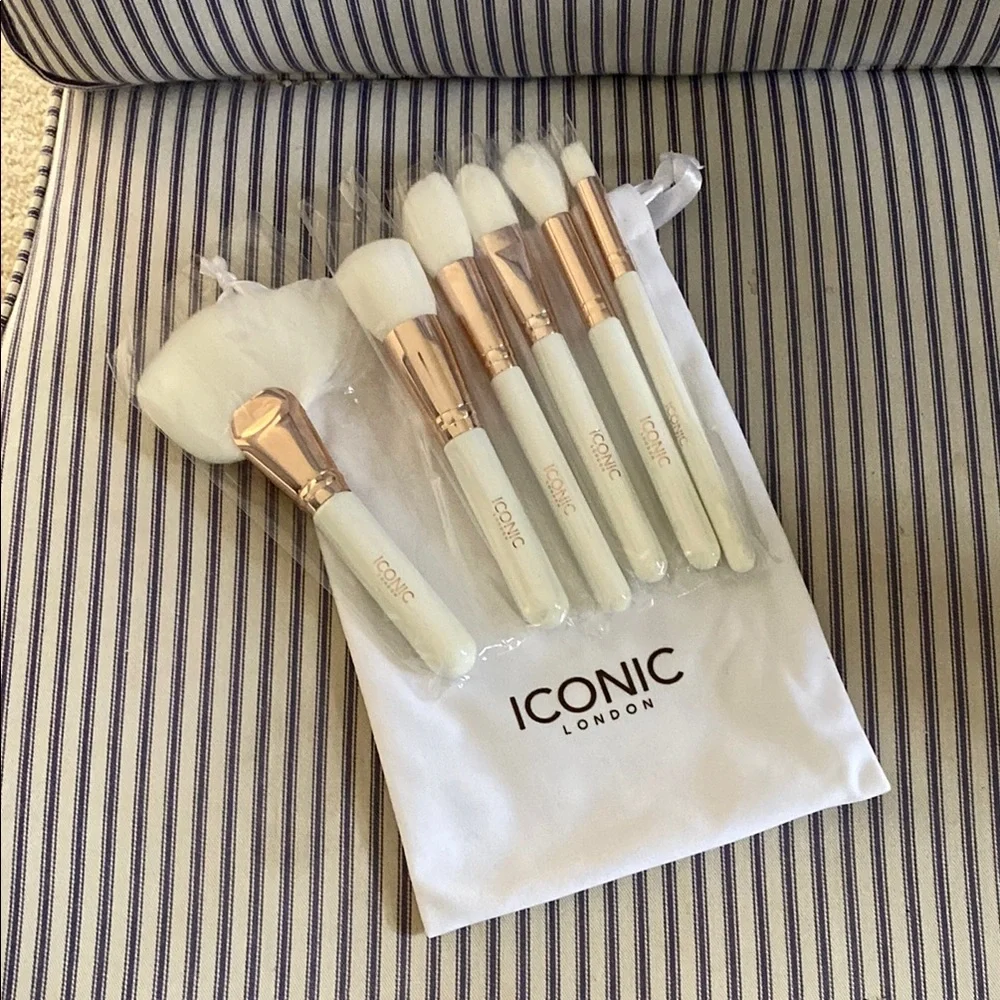 New ICONIC LONDON Makeup Brush Set - Picture 1 of 4